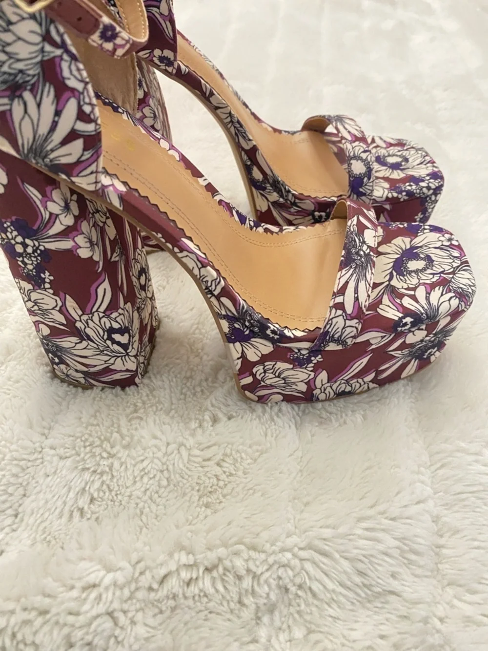 Express Platform Ankle-Strap Floral Heeled Sandals in Plum Size 7